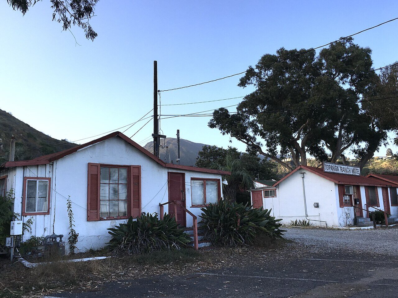 White cottages with red trim at California's Topanga Ranch Motel